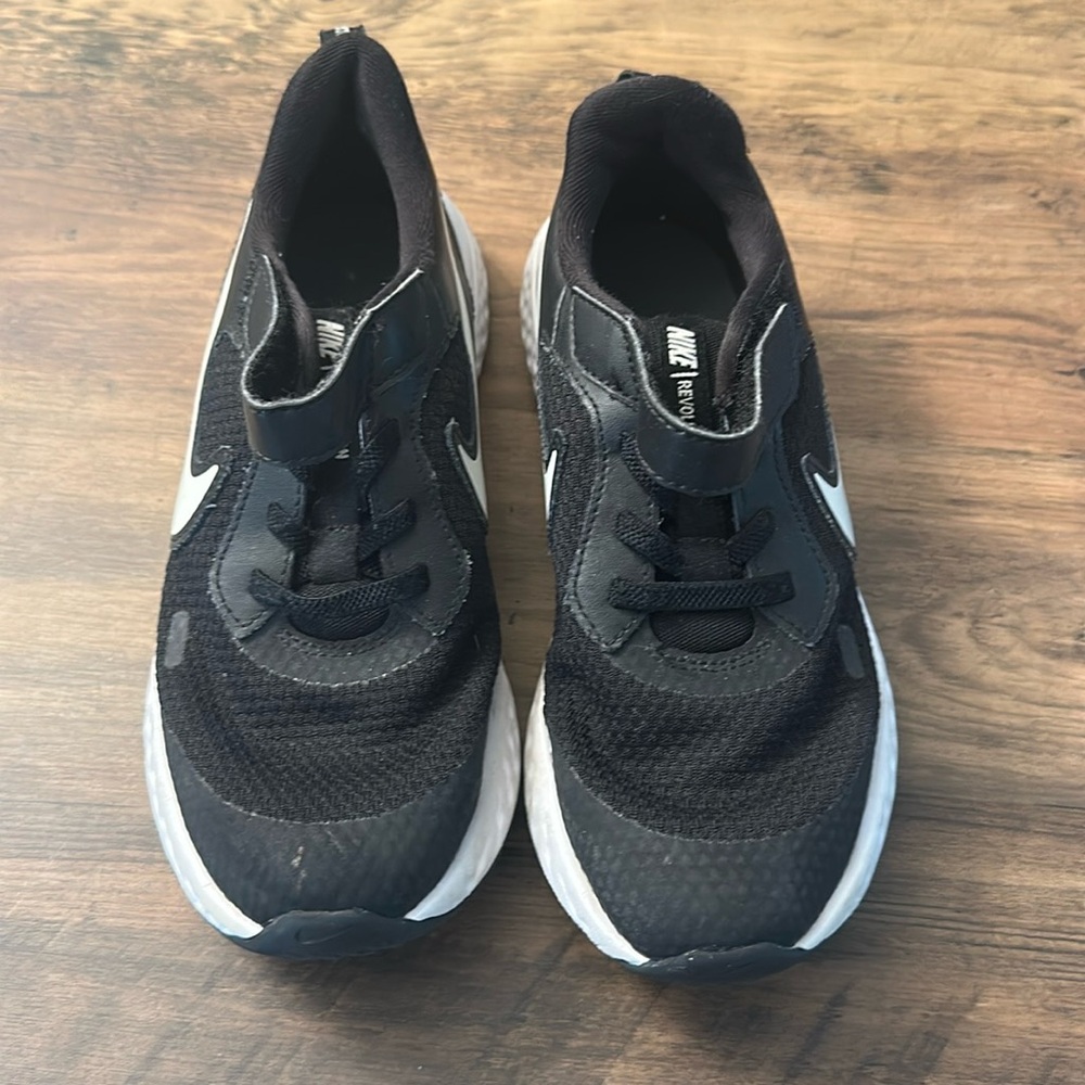 Nike Kids Revolution Black Sneakers | 2.5Y